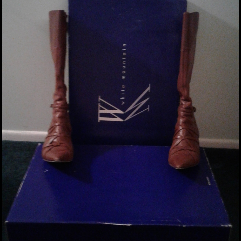 WHITE MOUNTAIN LEATHER BOOTS